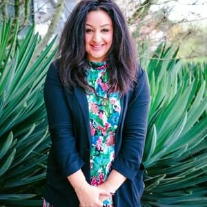 Meet your Posher, Mona